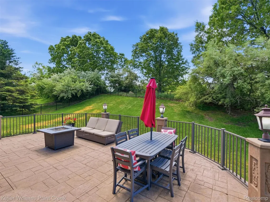 101 Willow Lake Drive Oxford Charter Township MI 48371