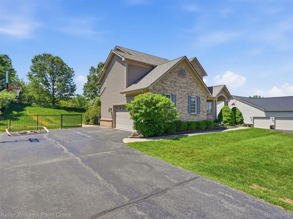101 Willow Lake Drive Oxford Charter Township MI 48371