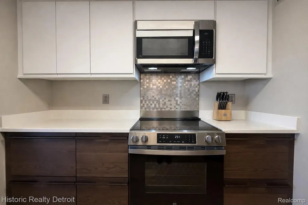 1300 E Lafayette Detroit City MI 48207