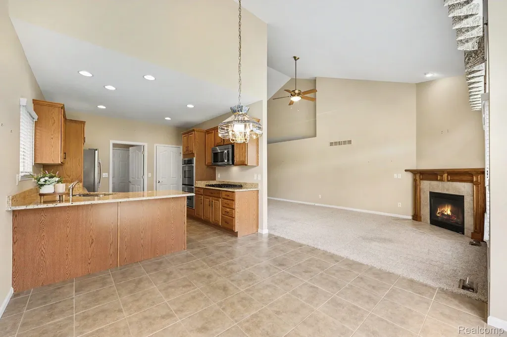 6670 Lexington Avenue S Shelby Charter Township MI 48317