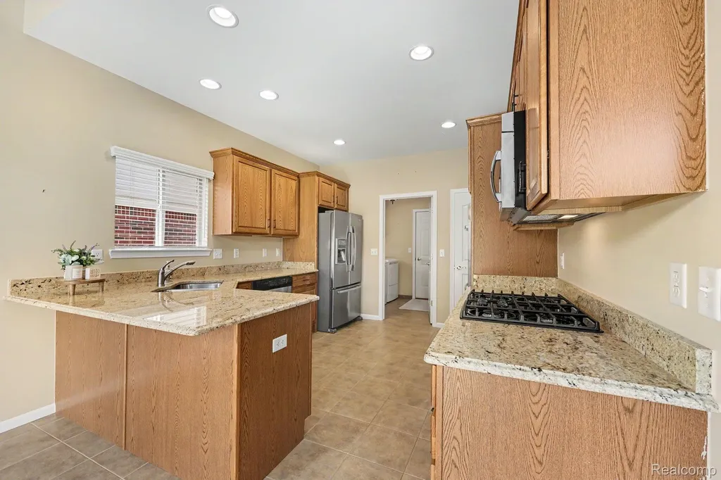 6670 Lexington Avenue S Shelby Charter Township MI 48317