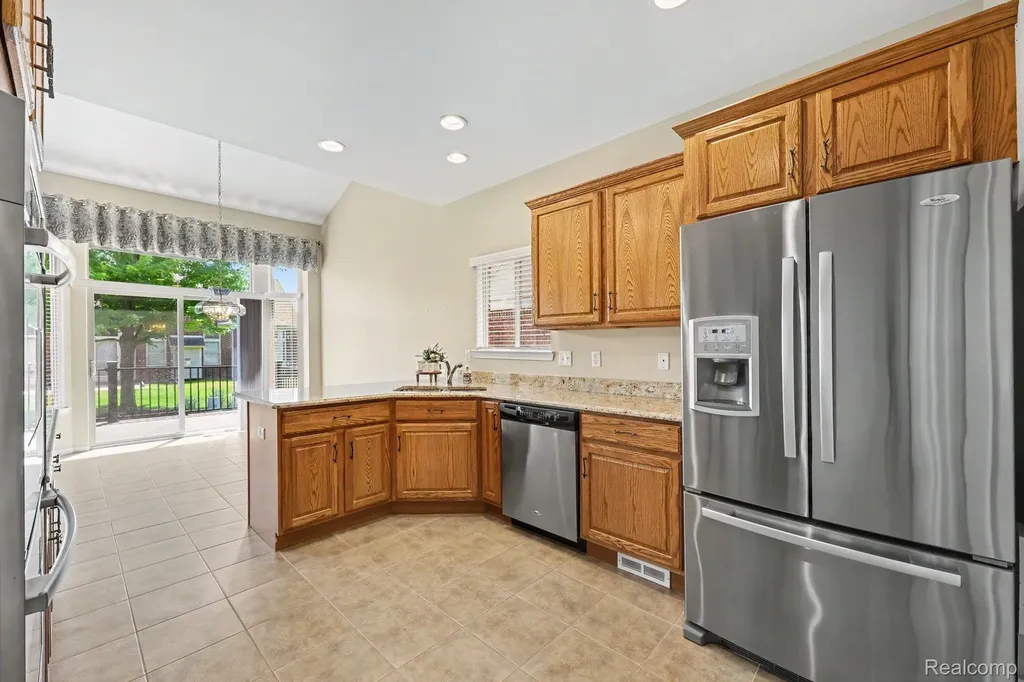 6670 Lexington Avenue S Shelby Charter Township MI 48317