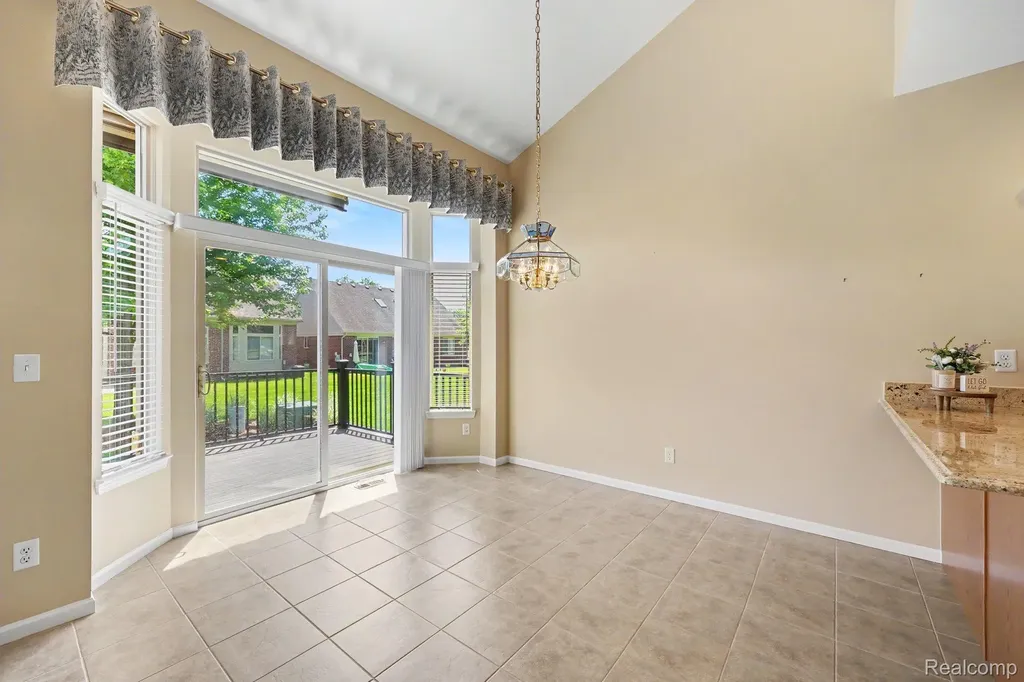 6670 Lexington Avenue S Shelby Charter Township MI 48317