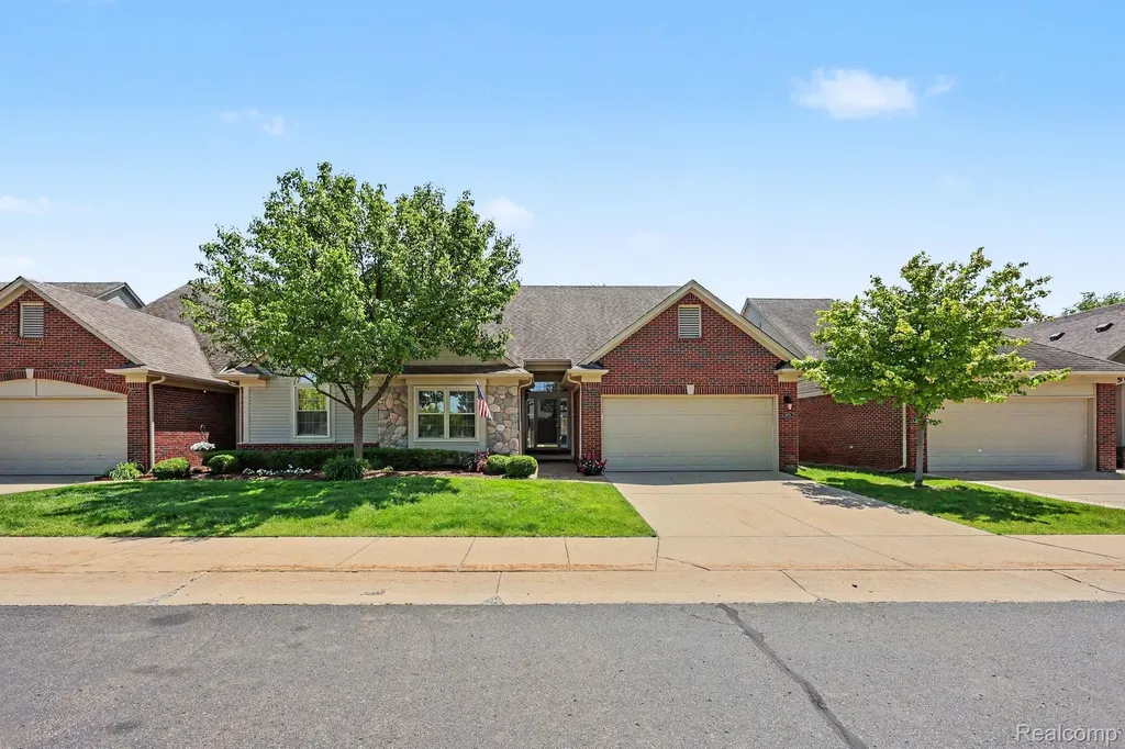 6670 Lexington Avenue S Shelby Charter Township MI 48317