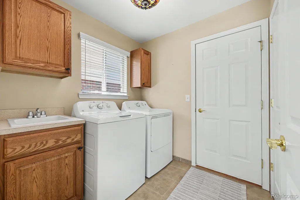 6670 Lexington Avenue S Shelby Charter Township MI 48317