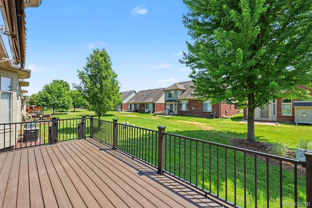 6670 Lexington Avenue S Shelby Charter Township MI 48317