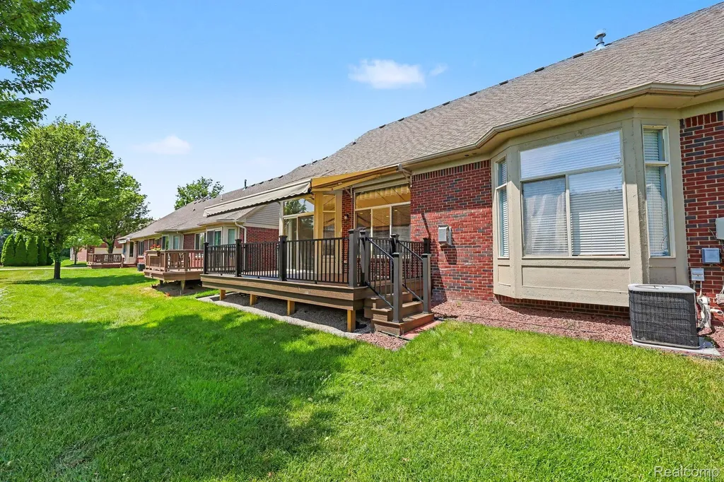 6670 Lexington Avenue S Shelby Charter Township MI 48317