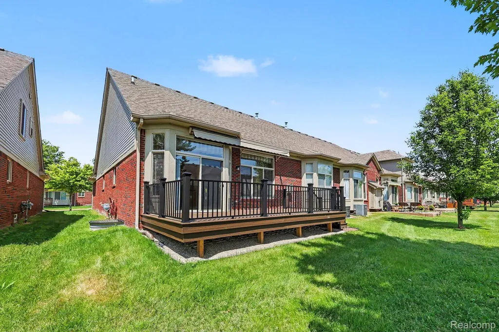 6670 Lexington Avenue S Shelby Charter Township MI 48317