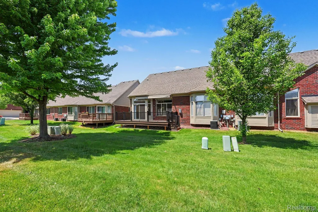 6670 Lexington Avenue S Shelby Charter Township MI 48317