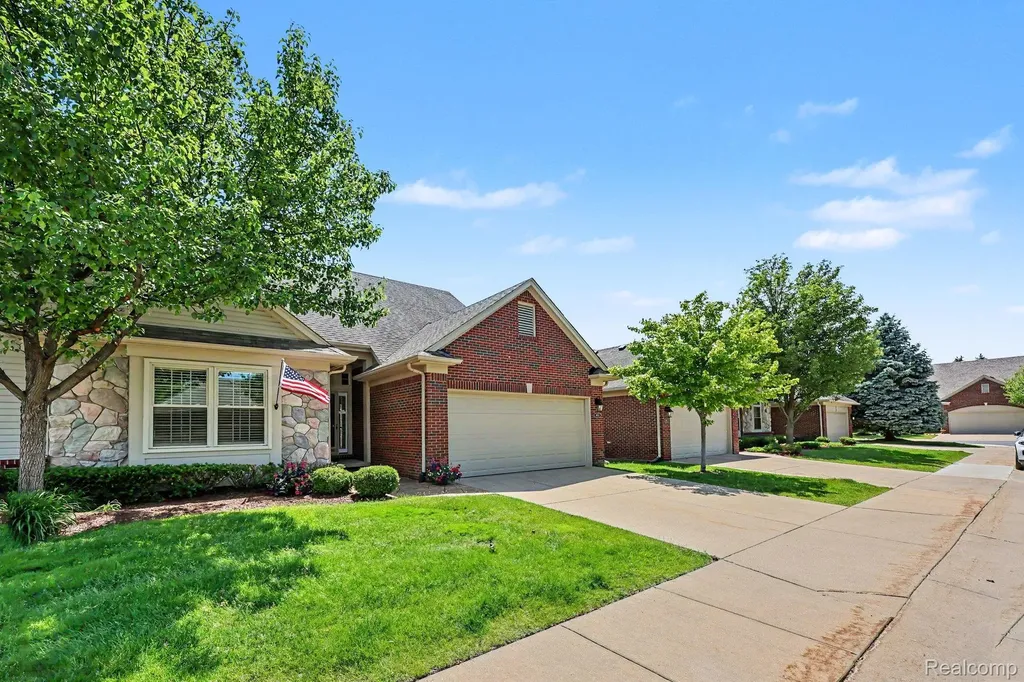 6670 Lexington Avenue S Shelby Charter Township MI 48317