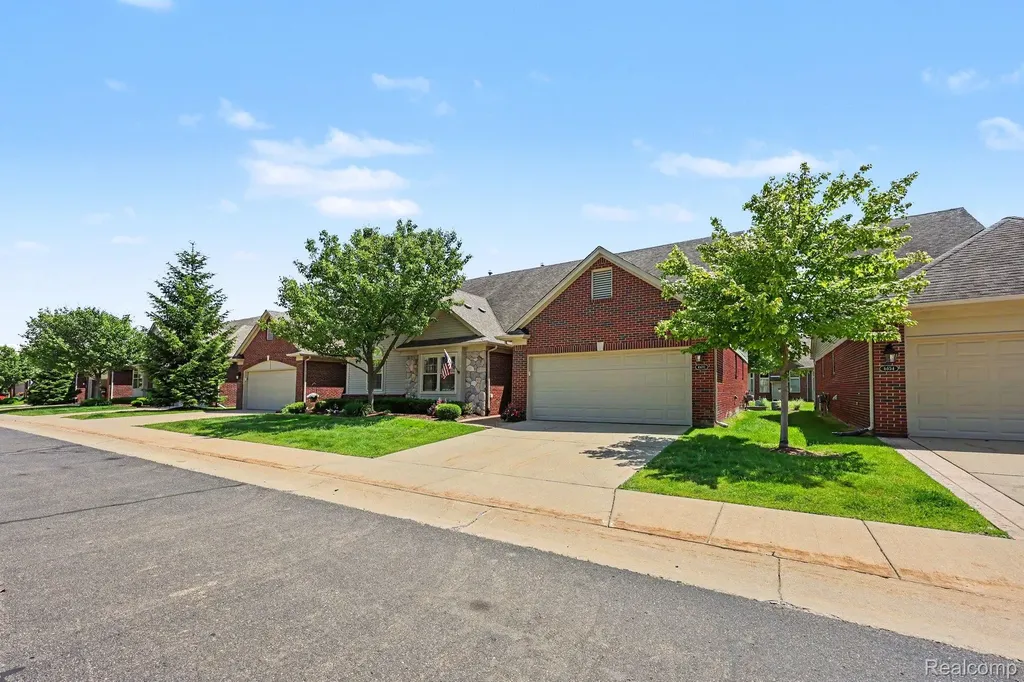 6670 Lexington Avenue S Shelby Charter Township MI 48317