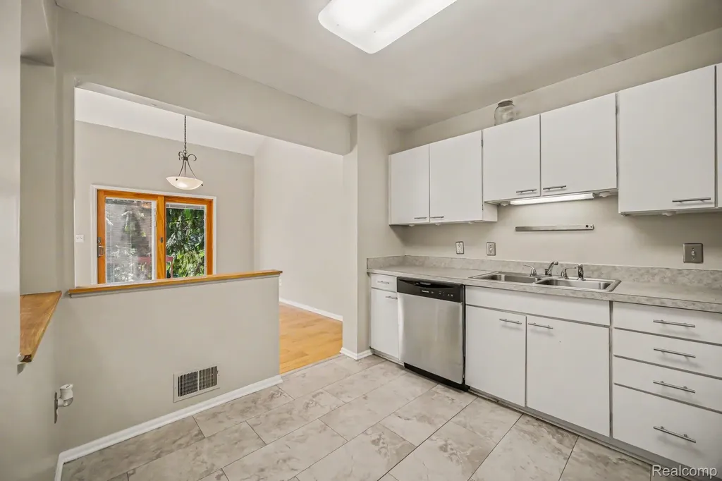 1390 Patricia Avenue Ann Arbor City MI 48103
