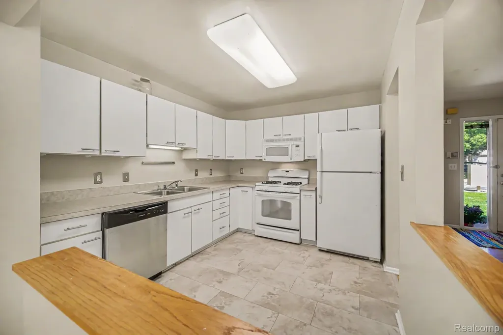 1390 Patricia Avenue Ann Arbor City MI 48103
