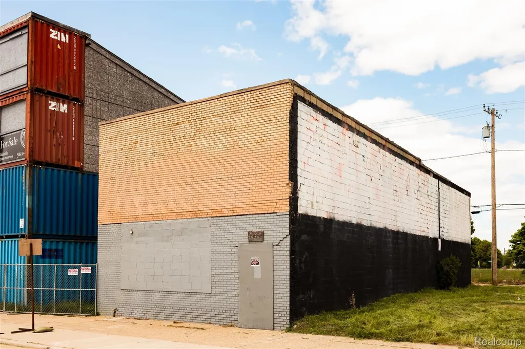 2424 Michigan Avenue Detroit City MI 48216