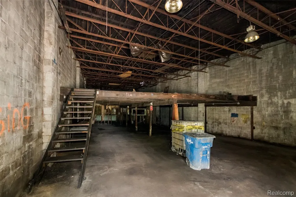 2424 Michigan Avenue Detroit City MI 48216