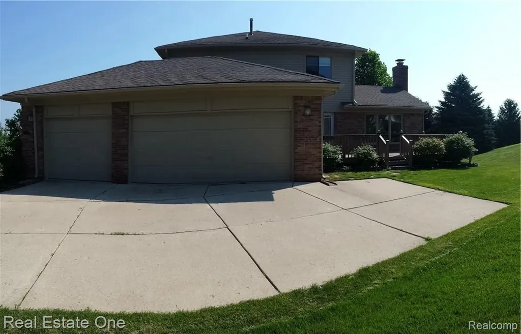 475 Dorchester Way Milford Village MI 48381