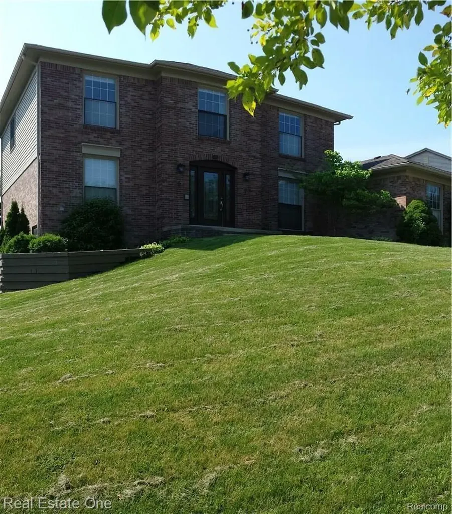 475 Dorchester Way Milford Village MI 48381