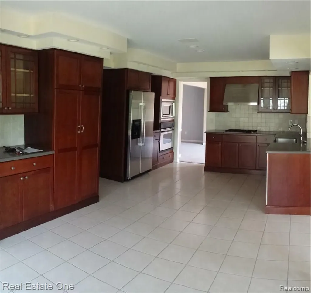 475 Dorchester Way Milford Village MI 48381