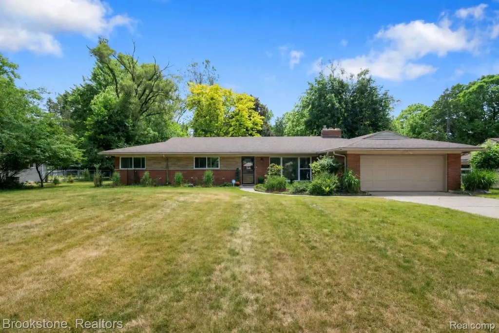 26095 Rangemore Street Southfield City MI 48033