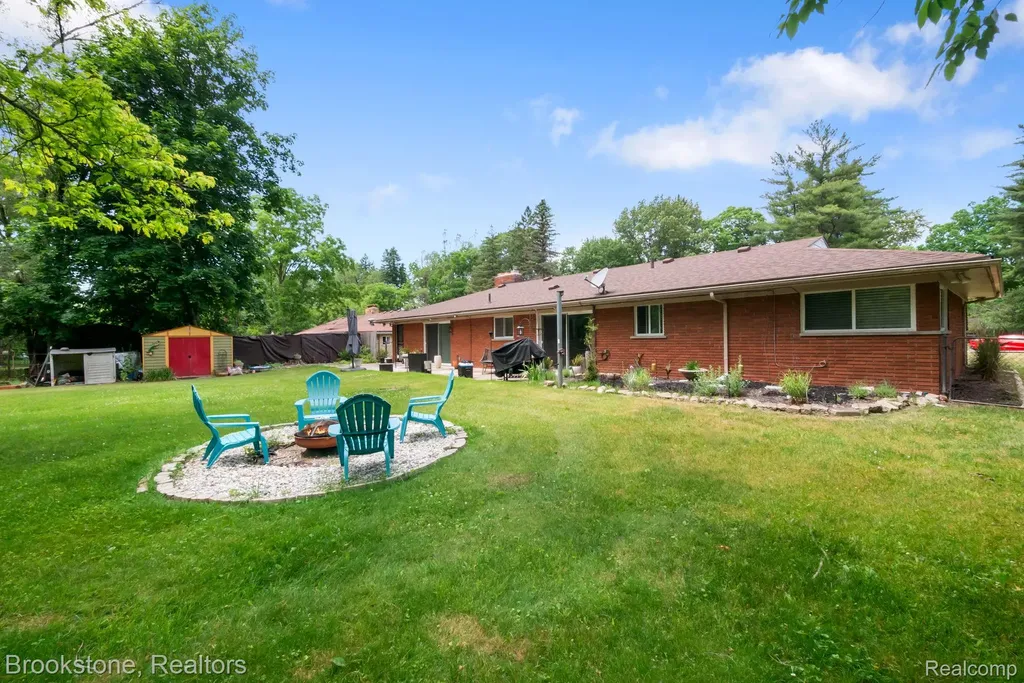 26095 Rangemore Street Southfield City MI 48033