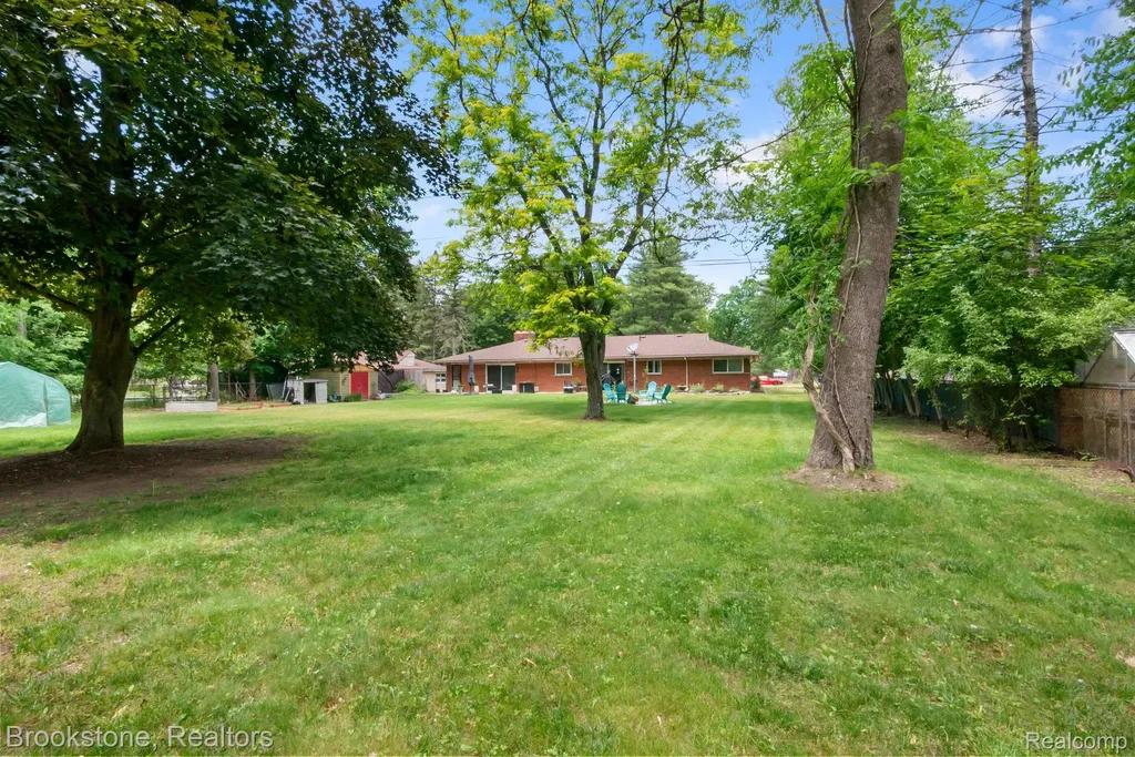 26095 Rangemore Street Southfield City MI 48033