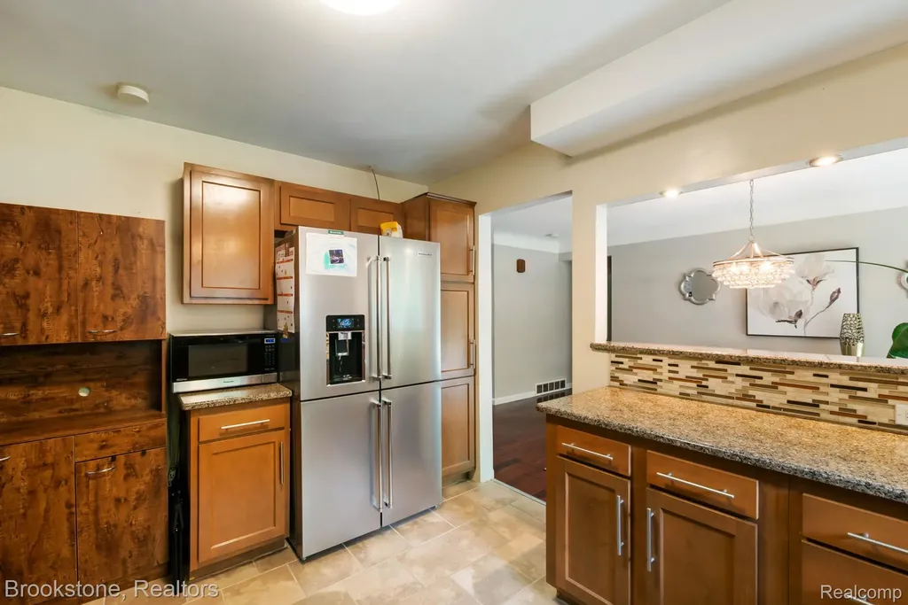 26095 Rangemore Street Southfield City MI 48033