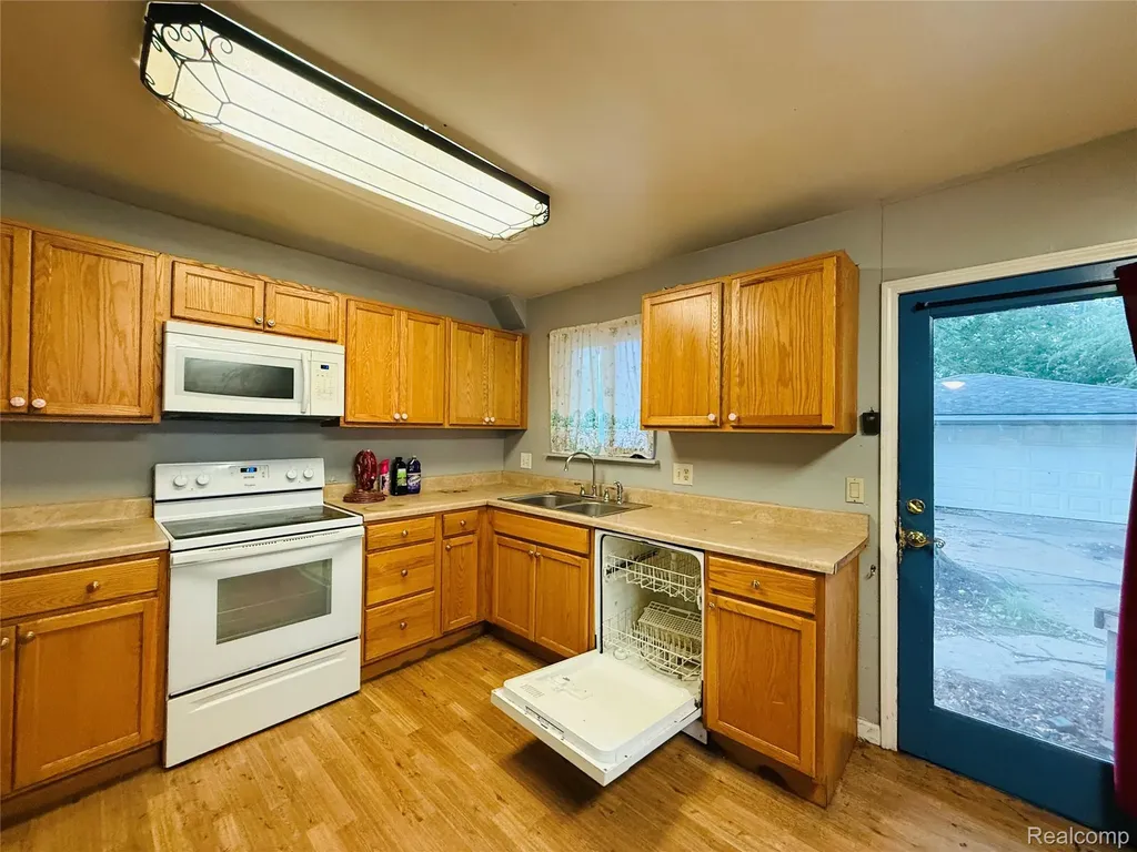 1501 Barchester Street Westland City MI 48186