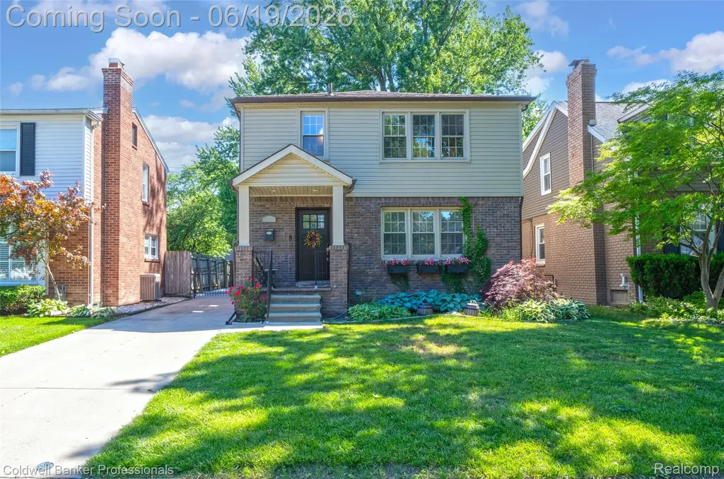 1625 Hampton Road Grosse Pointe Woods City MI 48236