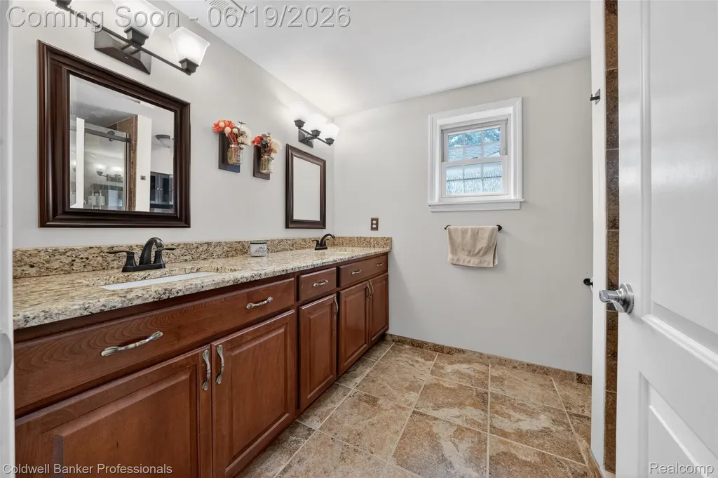 1625 Hampton Road Grosse Pointe Woods City MI 48236