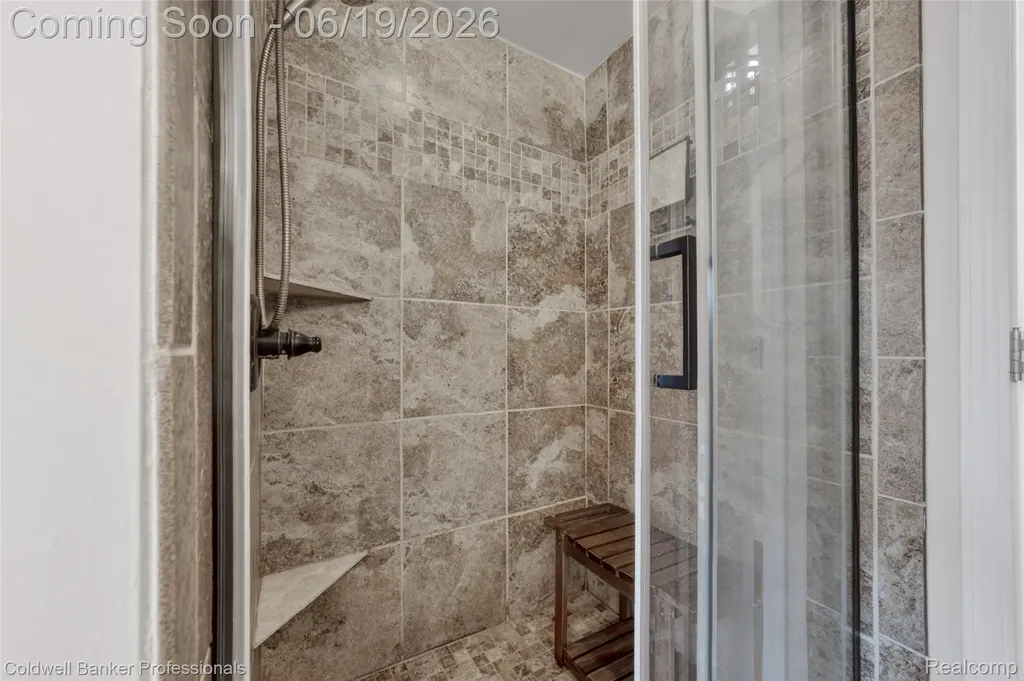 1625 Hampton Road Grosse Pointe Woods City MI 48236
