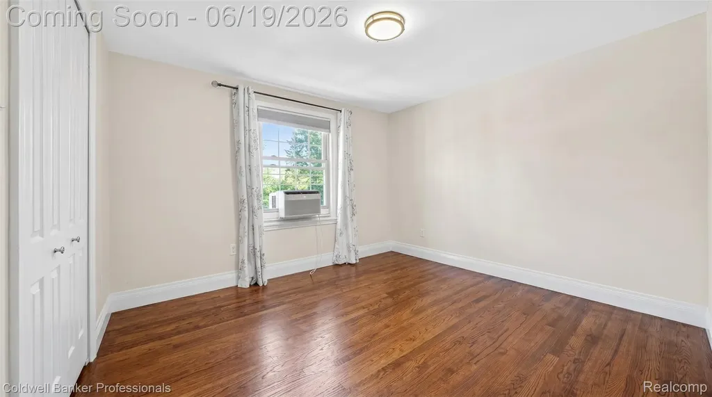 1625 Hampton Road Grosse Pointe Woods City MI 48236