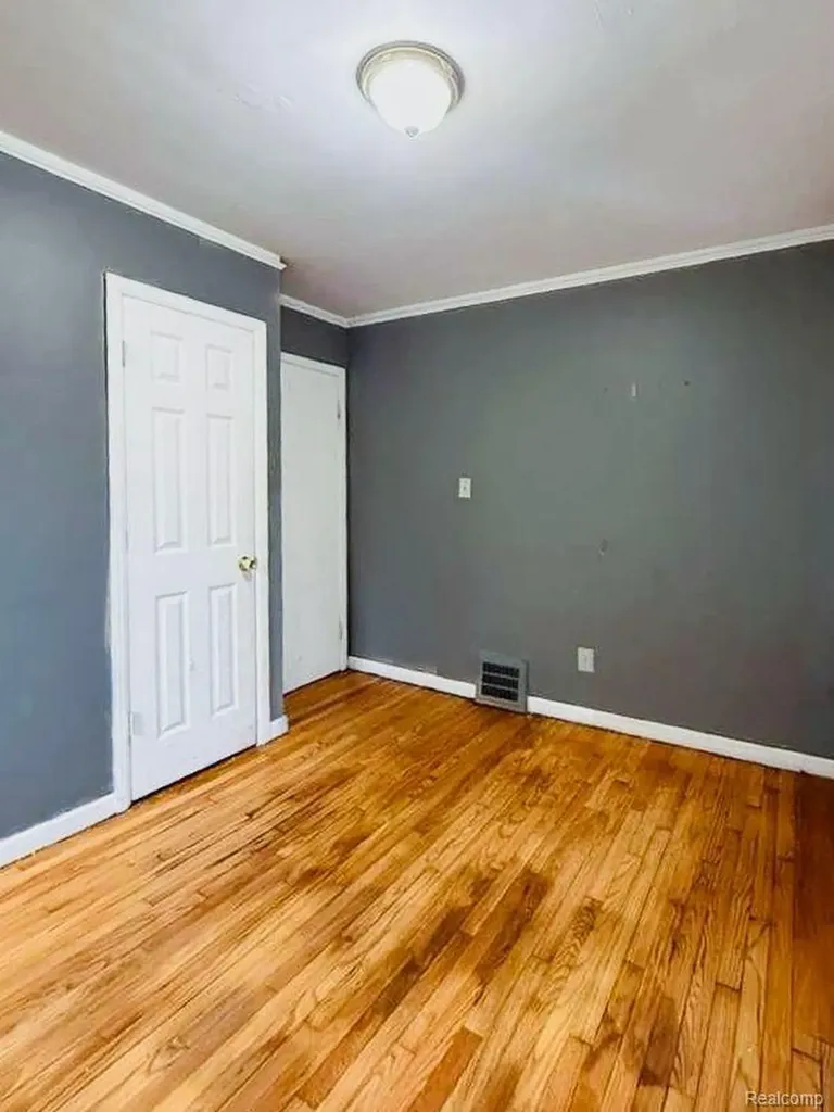 9637 Auburn Street Detroit City MI 48228