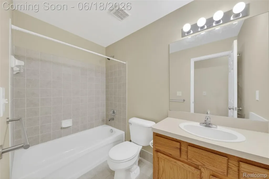 23104 Chesapeake Circle Commerce Charter Township MI 48390