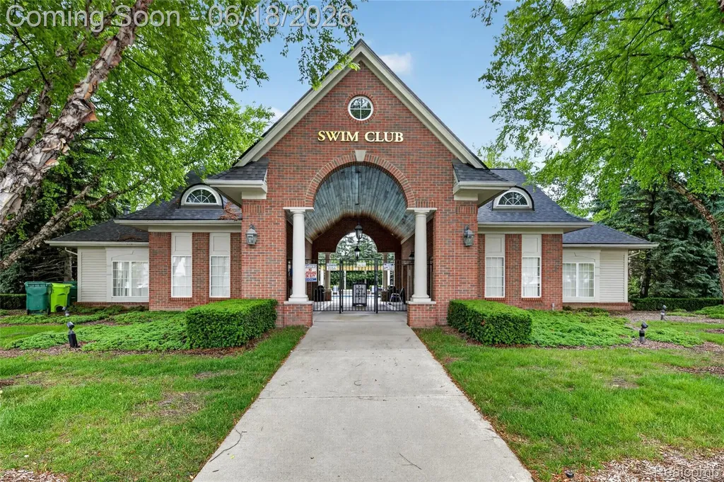 23104 Chesapeake Circle Commerce Charter Township MI 48390