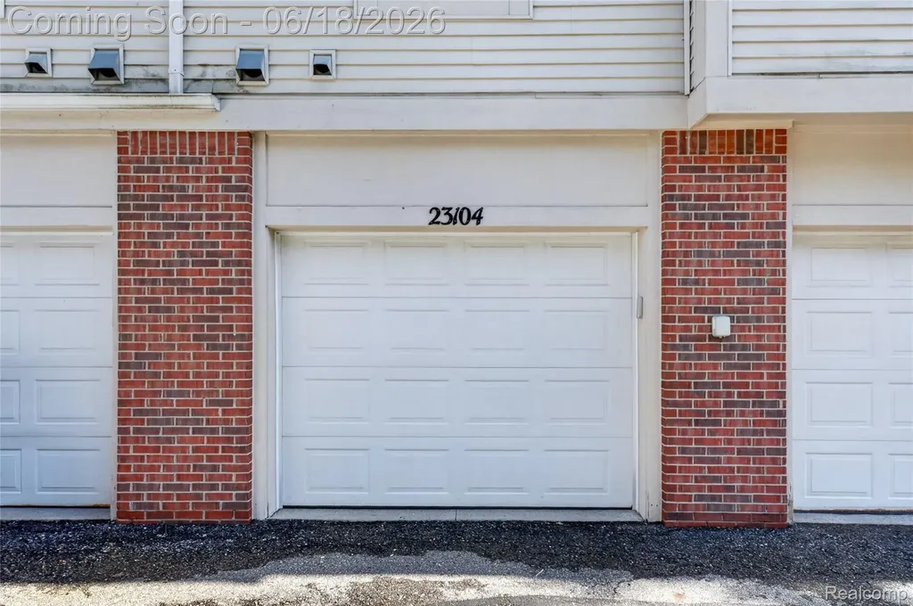 23104 Chesapeake Circle Commerce Charter Township MI 48390