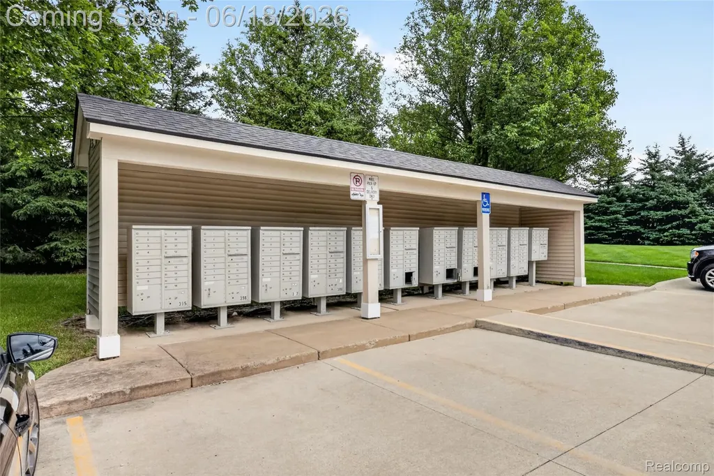 23104 Chesapeake Circle Commerce Charter Township MI 48390