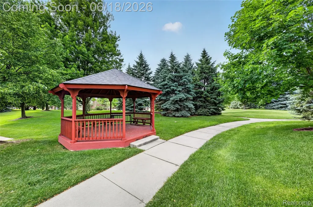 23104 Chesapeake Circle Commerce Charter Township MI 48390