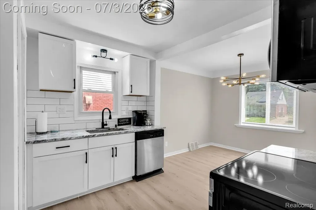 10013 Warwick Street Detroit City MI 48228