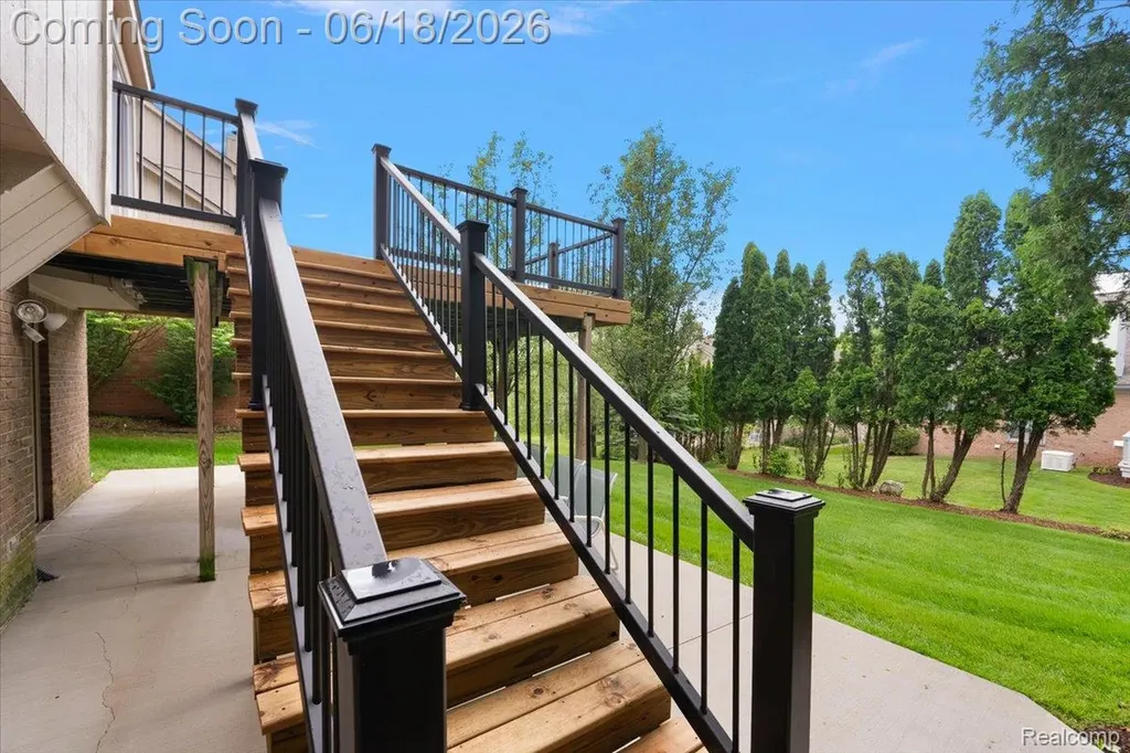 1043 River Mist Drive Rochester City MI 48307