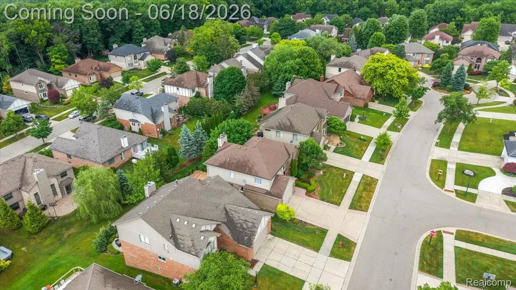 1043 River Mist Drive Rochester City MI 48307