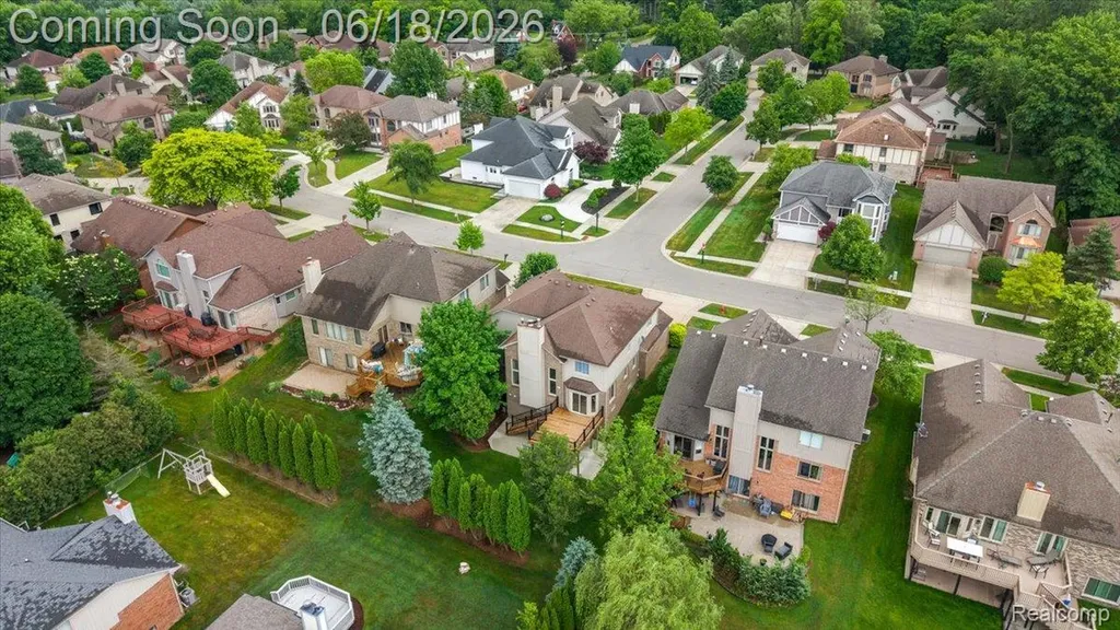 1043 River Mist Drive Rochester City MI 48307