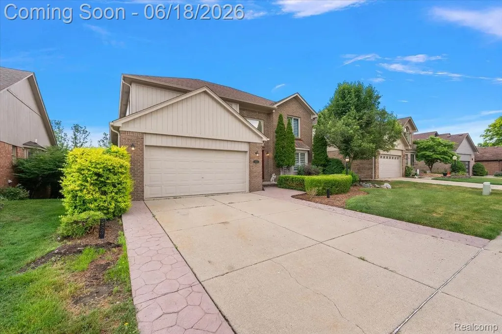 1043 River Mist Drive Rochester City MI 48307