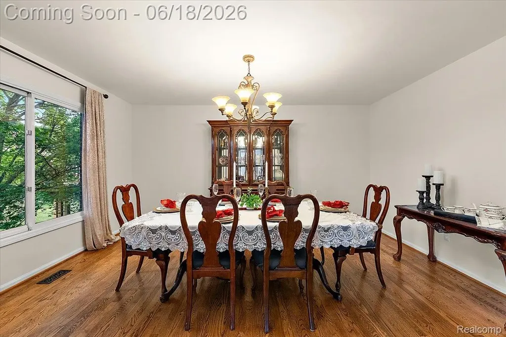 1043 River Mist Drive Rochester City MI 48307