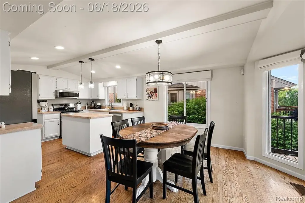 1043 River Mist Drive Rochester City MI 48307
