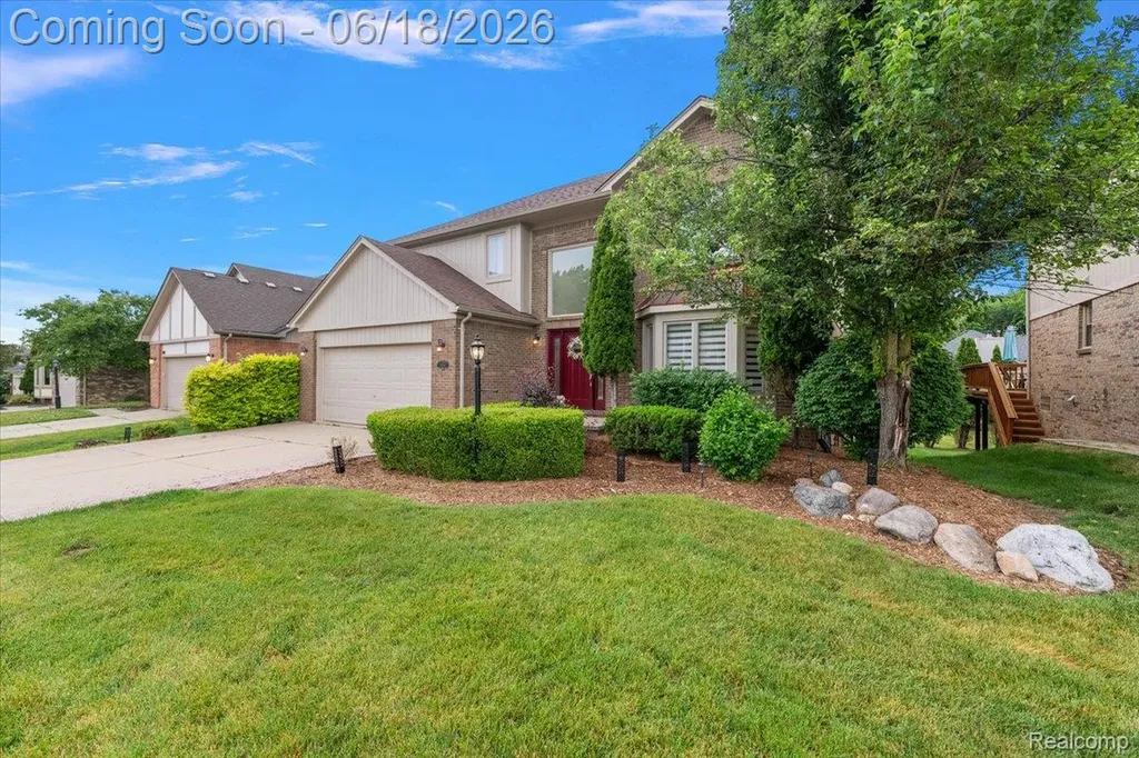 1043 River Mist Drive Rochester City MI 48307