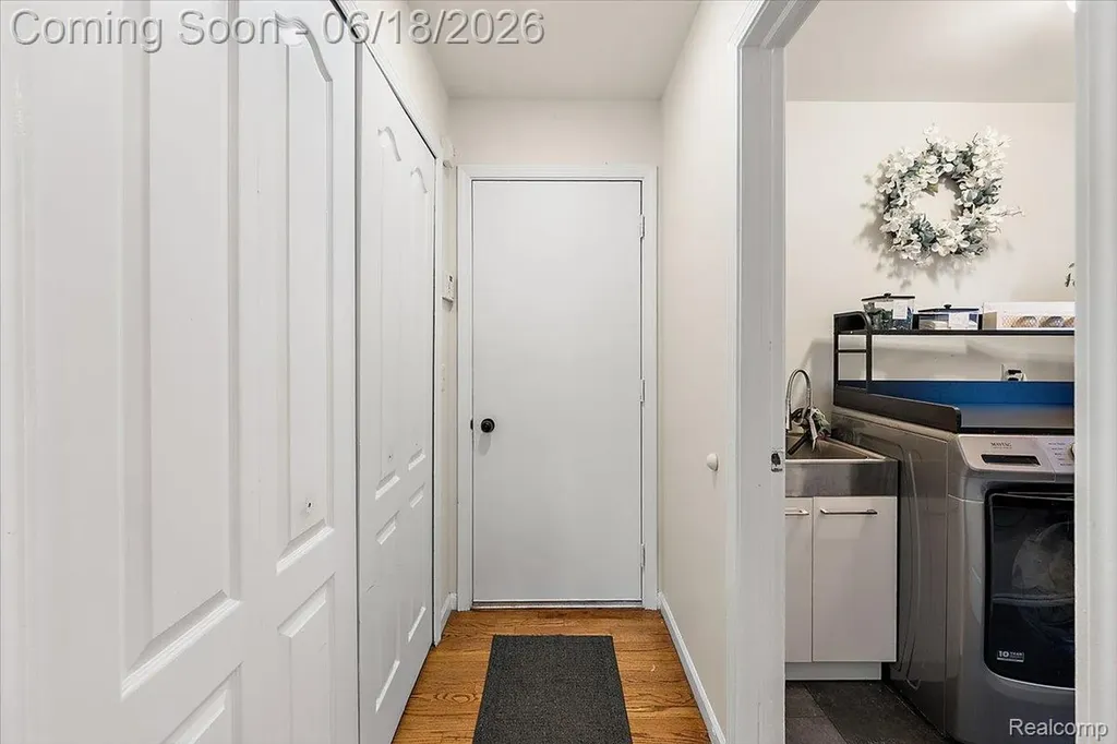 1043 River Mist Drive Rochester City MI 48307