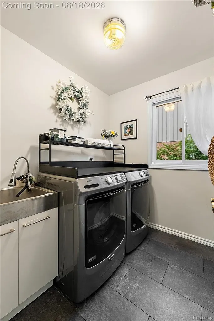 1043 River Mist Drive Rochester City MI 48307
