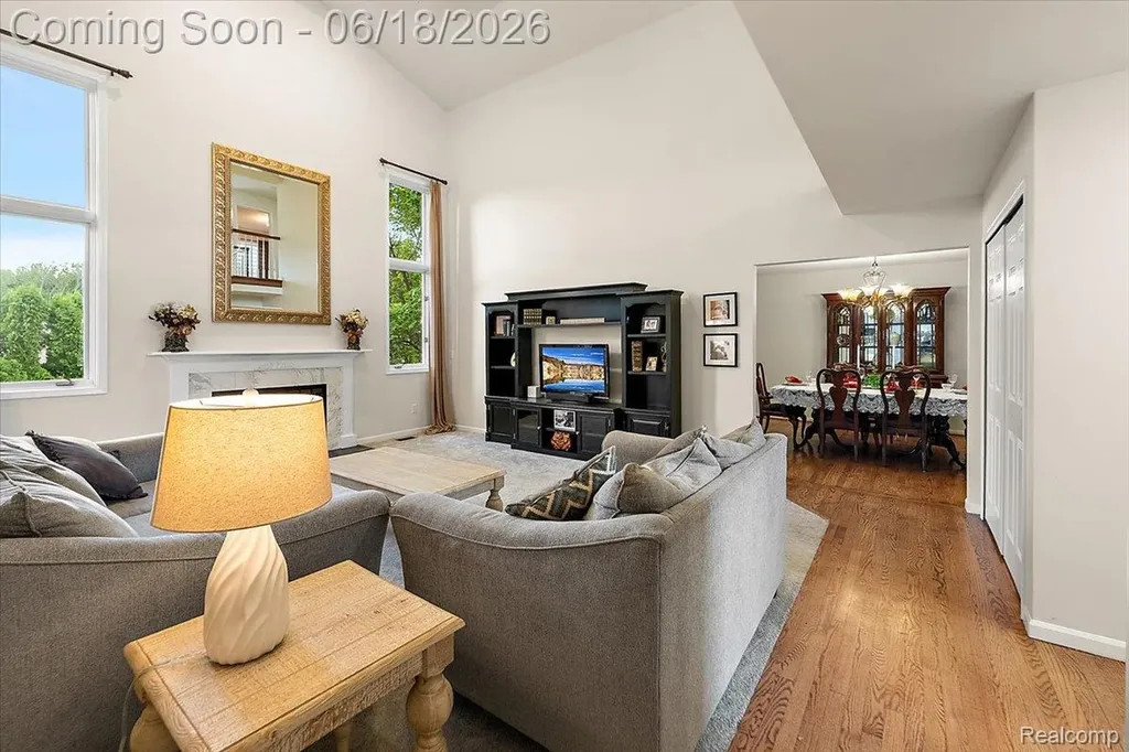 1043 River Mist Drive Rochester City MI 48307