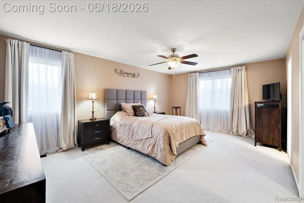 1043 River Mist Drive Rochester City MI 48307