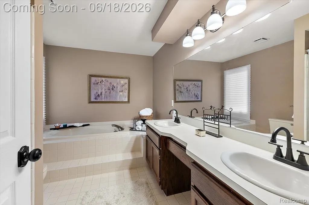 1043 River Mist Drive Rochester City MI 48307